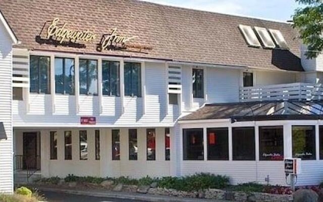 Edgewater Inn- Charlevoix