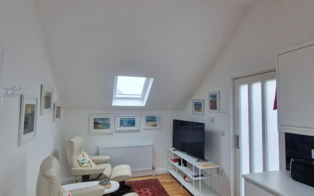 Blue Hills Luxury Coastal Apartment