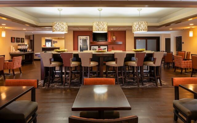 Hampton Inn Charleston-Southridge