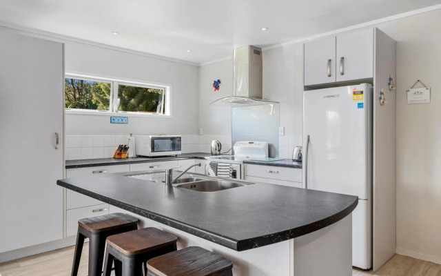 Ota Point Paradise - Whangaroa Holiday Home