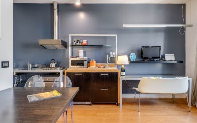 Piazza Santa Croce Design Apartment with Balcony