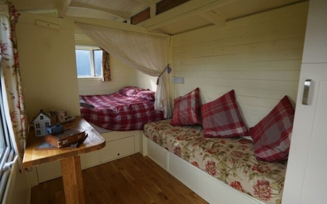 Showman's Hut @ Westcote