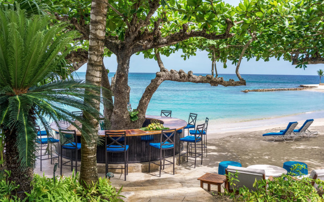 Round Hill Hotel And Villas