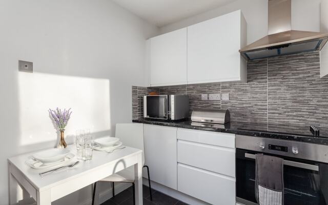 Bright and Modern Shepherd's Bush Gem - ROS