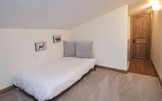 Timberfalls 1005 3 Bedroom Condo by RedAwning