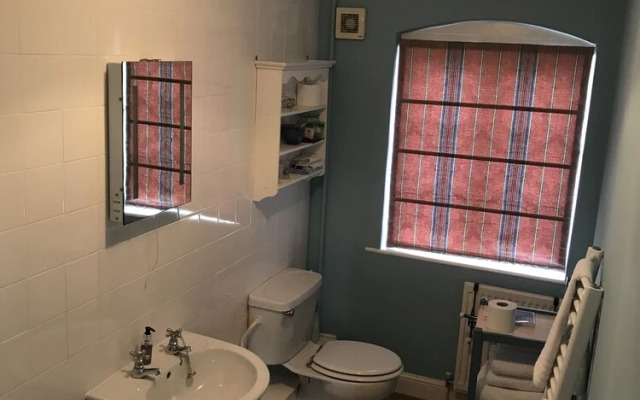 Lower Buckton Country House - Sleeps 12