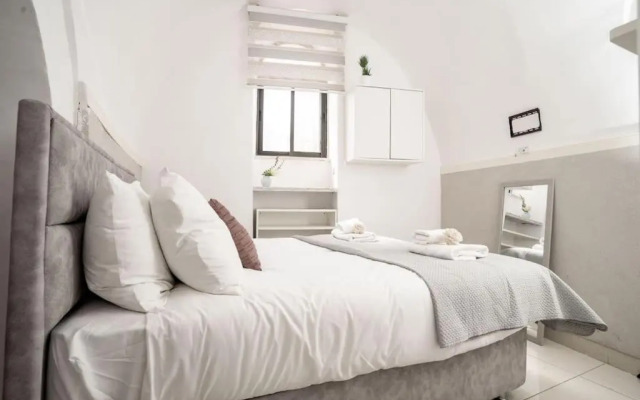 Lovely 2 bedroom unit Shivtey Israel Jerusalem