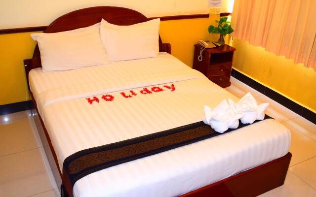 Holiday Hotel