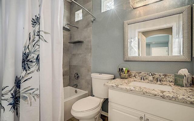 Uptown Simplicity - 3 Bedroom by Casago