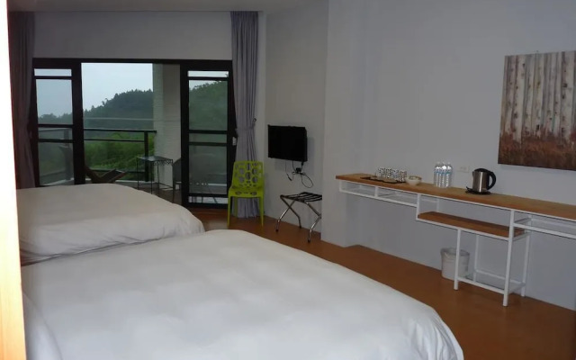 Xi Tou in Sunny Day Inn