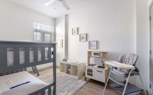 Luxury Central Apartment with Gym