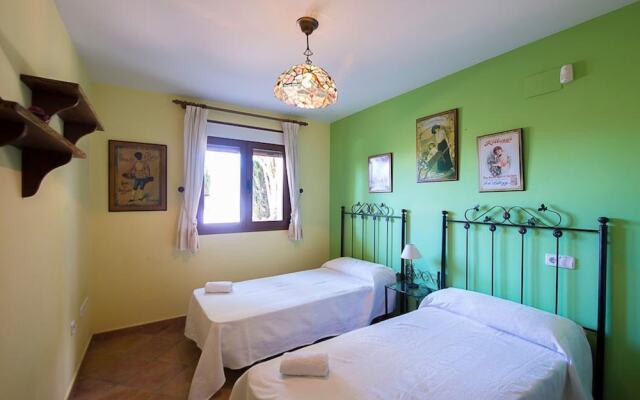 Villa - 4 Bedrooms with Pool and WiFi - 106398