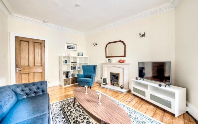 Bright And Airy City Centre Apartment