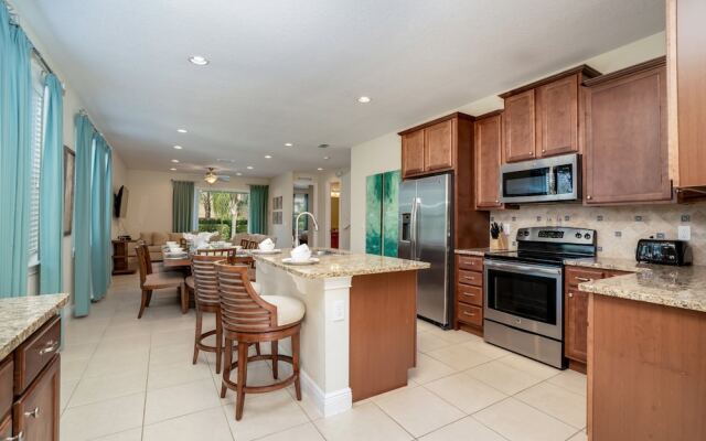 Family Friendly 8 Bed Villa with Pool & Spa