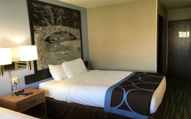 Boarders Inn & Suites by Cobblestone Hotels - Waterloo/Cedar Falls