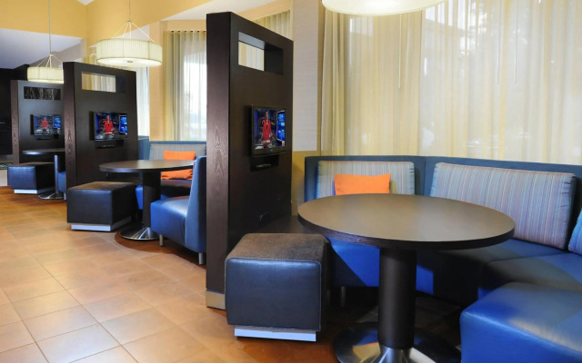 Courtyard by Marriott Houston Hobby Airport