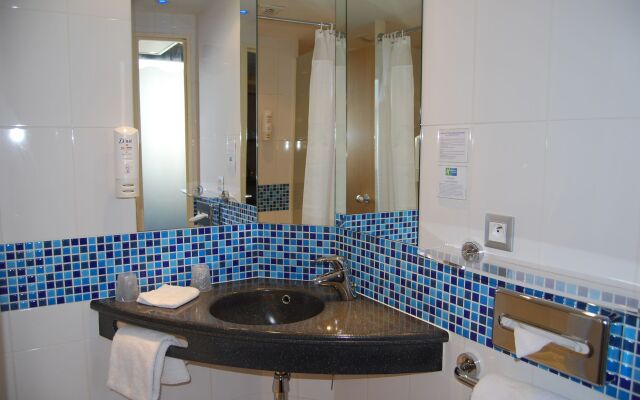 Holiday Inn Express Toulouse Airport by IHG