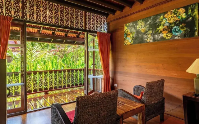 Tropical Beachside 4 bedroom Villa KBR23
