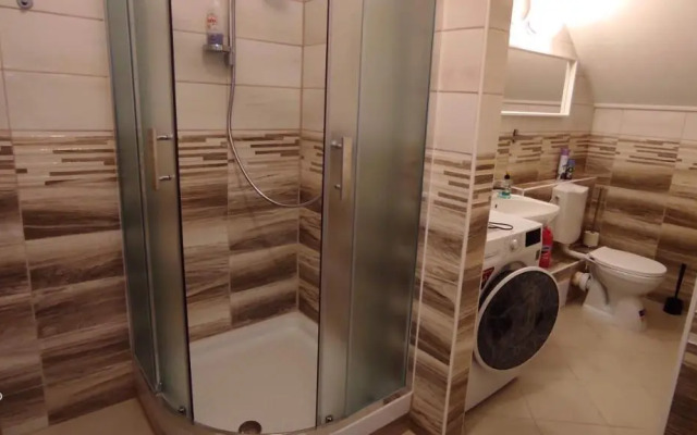 FSQH UNDER Apartman
