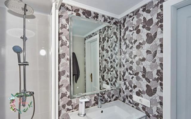 Parrot's House- Yumbo center