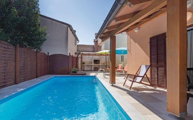 Stunning Home in Pula With 3 Bedrooms and Outdoor Swimming Pool
