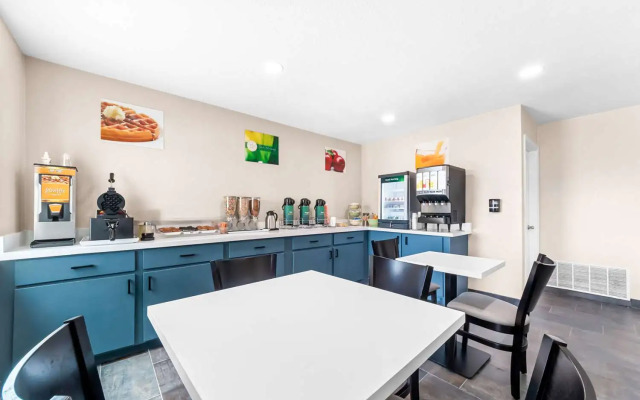 Quality Inn & Suites Port Lavaca near Lighthouse Beach