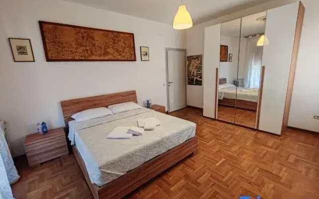 Tarak Palace Inn