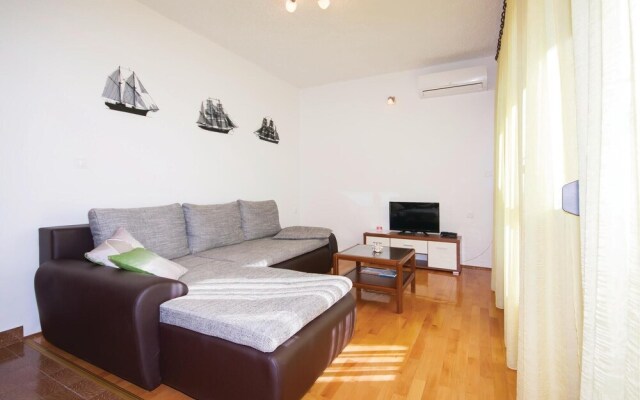 Nice Home in Sibenik With Wifi and 1 Bedrooms