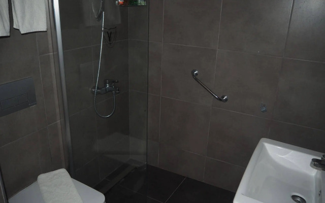 Yunus Hotel