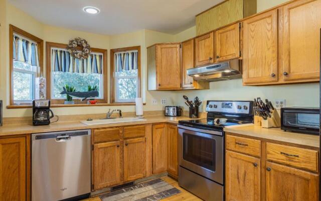 StingWray Cove by Oak Island Accommodations