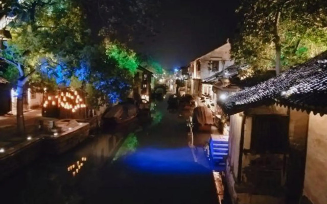Zhouzhuang Hanshe Ziteng Bieyuan
