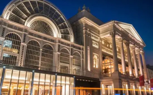 The Galleries I - Covent Garden - by Frankie