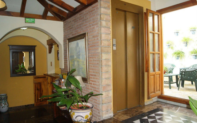 Hotel Almona