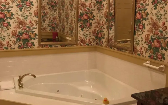 1896 House Country Inn & Motels