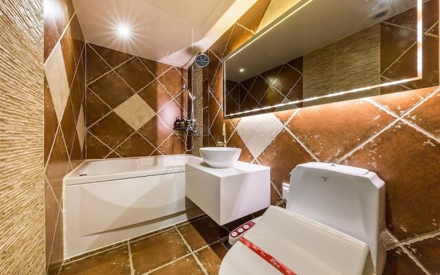 Yeongdeungpo HOTEL HOME  (6 Free OTTs • Smart TV • Wi-Fi in All Rooms)