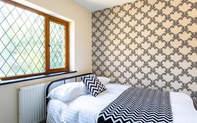 4 Bed House with Swimming pool and Sauna