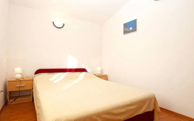 Apartment 1496