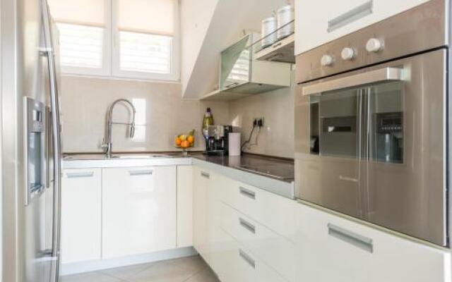 SunDeck Comfort Apartment