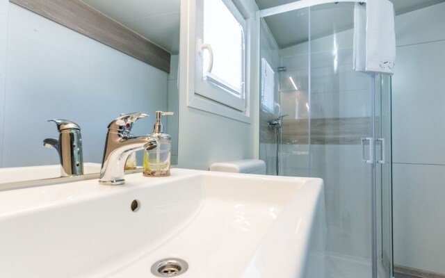 Mobile Home Rock Rose 2