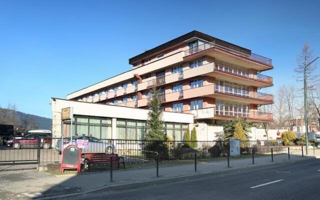 Hotel PRL RZEMIEŚLNIK