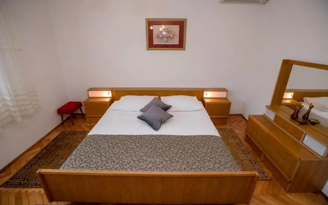 Apartments Dionis