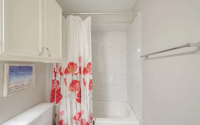 Beat the Heat in Katy w Pool