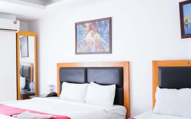 Roomshala 054 Hotel Mahal