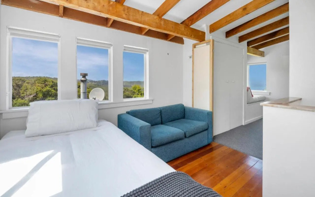 Piha - City Escape, Piha Holiday Home