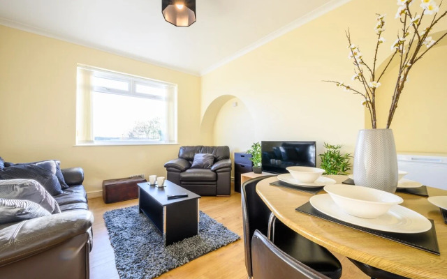 Fawr Place by  Tŷ SA