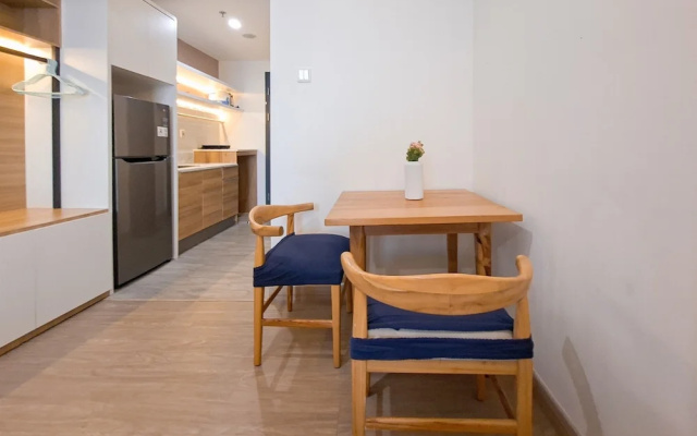 Wooden Tone Studio At At Collins Boulevard Apartment – Guest Rooms – Tangerang