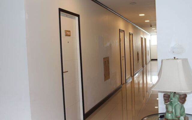 Oyo 75409 Premium The Family Hotel