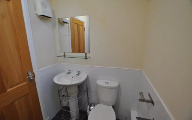 4 Varis Apartments