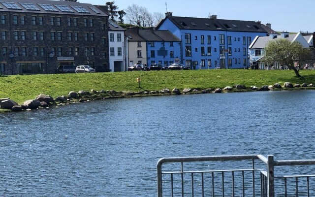 Stunning 2-bed Apartment at Westport Quay