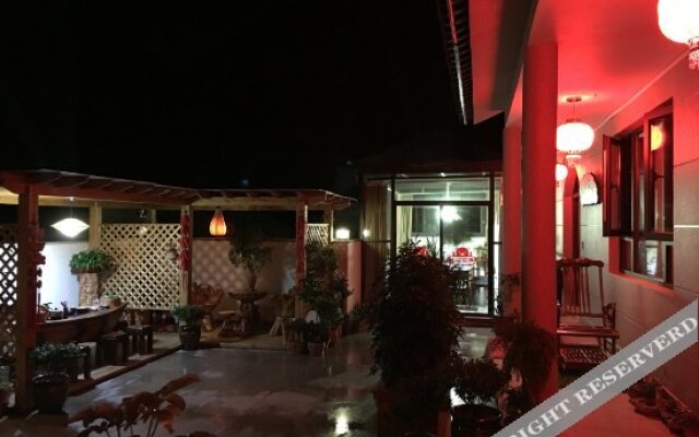 Yaqiu Courtyard Featured Hostel